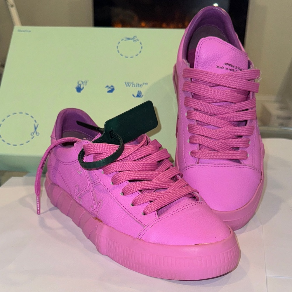 Off-White Vibrant Pink Women's Sneakers Low Vulcanized leather Fushia